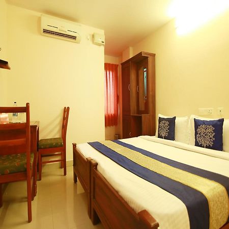 Oyo 4824 Hotel Star Kochi Exterior photo