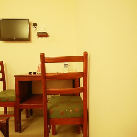 Oyo 4824 Hotel Star Kochi Exterior photo