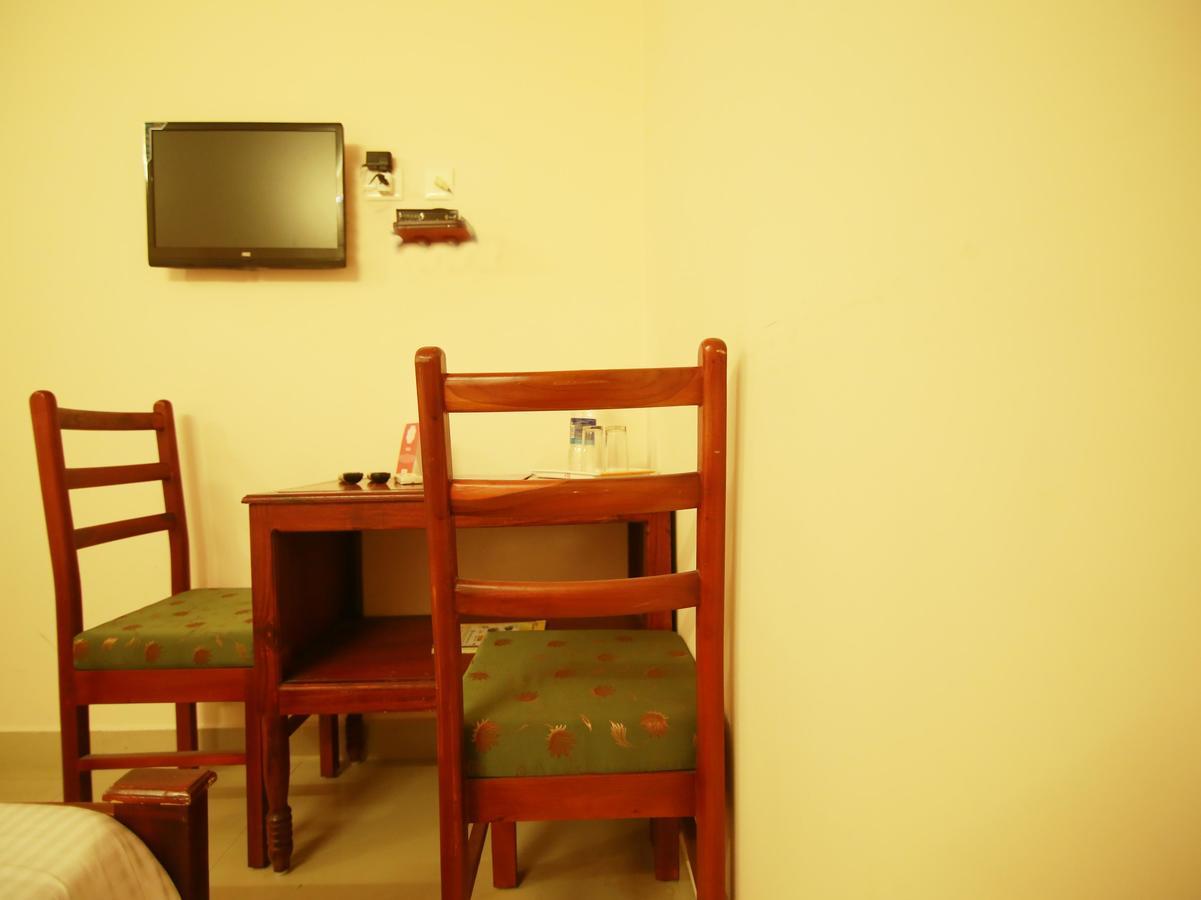 Oyo 4824 Hotel Star Kochi Exterior photo