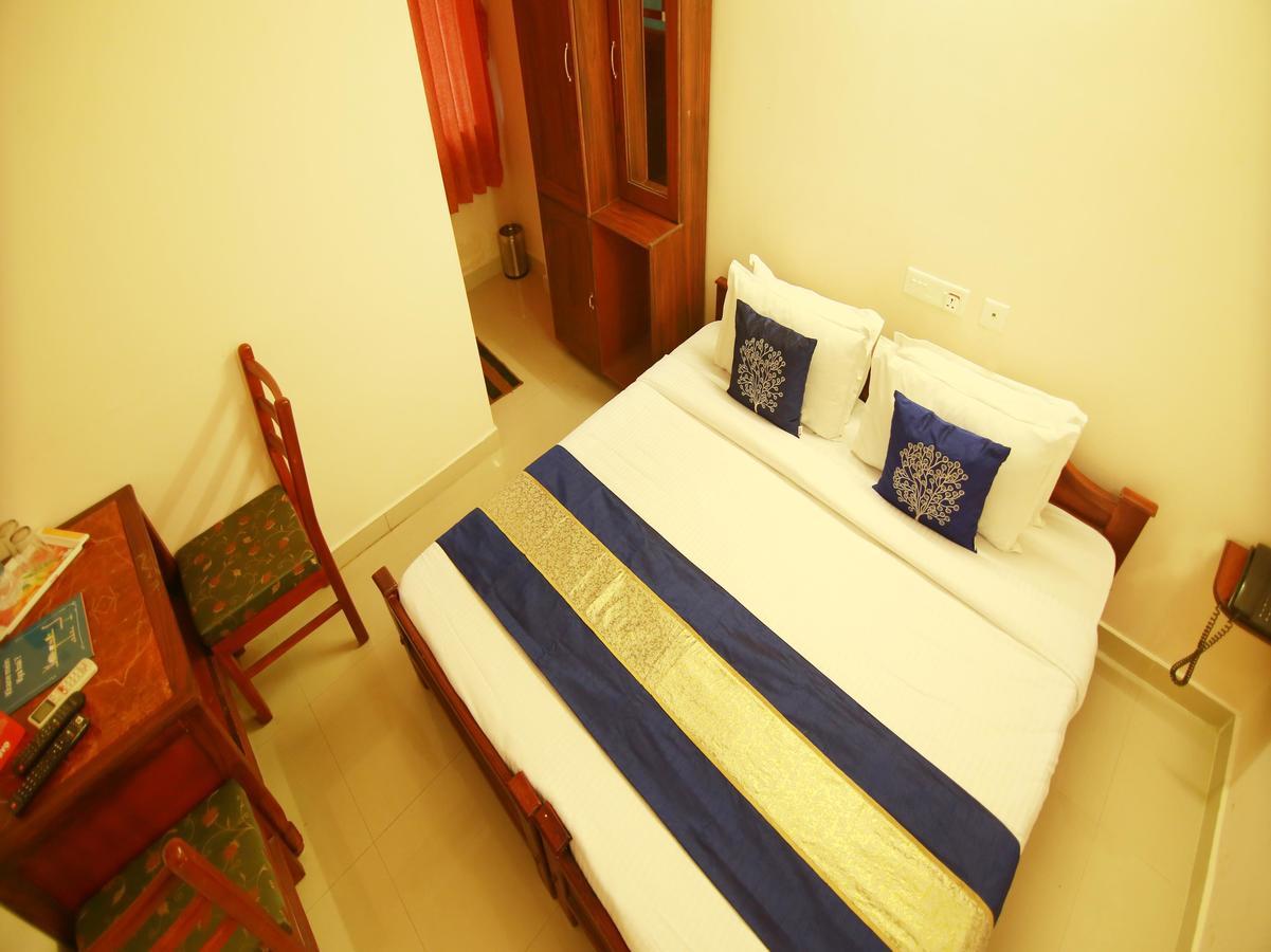 Oyo 4824 Hotel Star Kochi Exterior photo