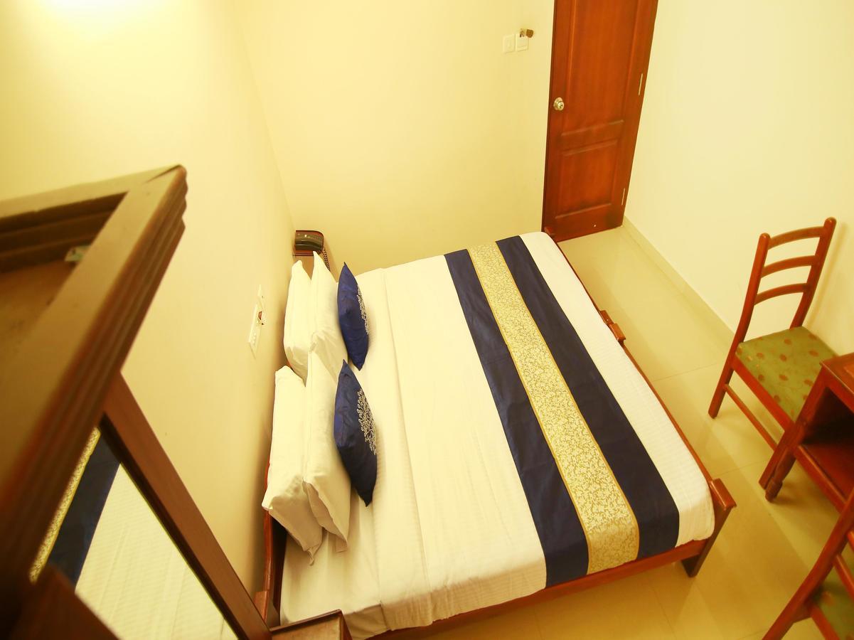 Oyo 4824 Hotel Star Kochi Exterior photo