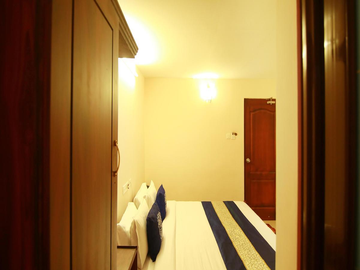 Oyo 4824 Hotel Star Kochi Exterior photo